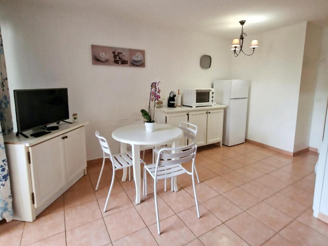 Appartement T2 - Bord De Mer - Piscine Six-Fours-les-Plages Exterior foto